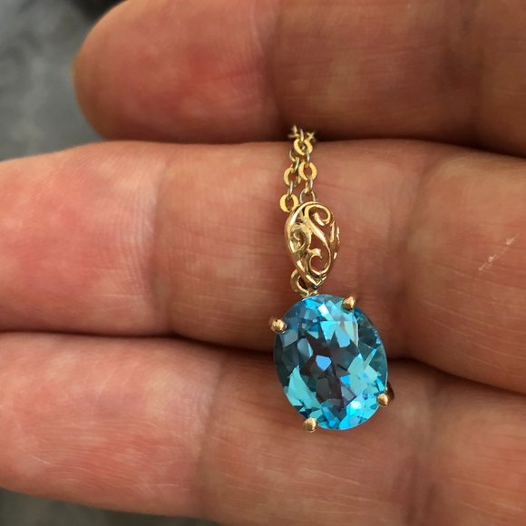 NEW - Macy's 14KT Solid Gold Genuine Oval Blue Topaz Pendant Glamcore Sparkly - Picture 14 of 17